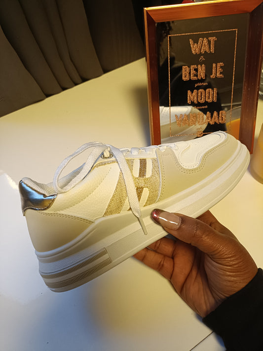 Trendy witte dames sneakers met gouden en beige details
