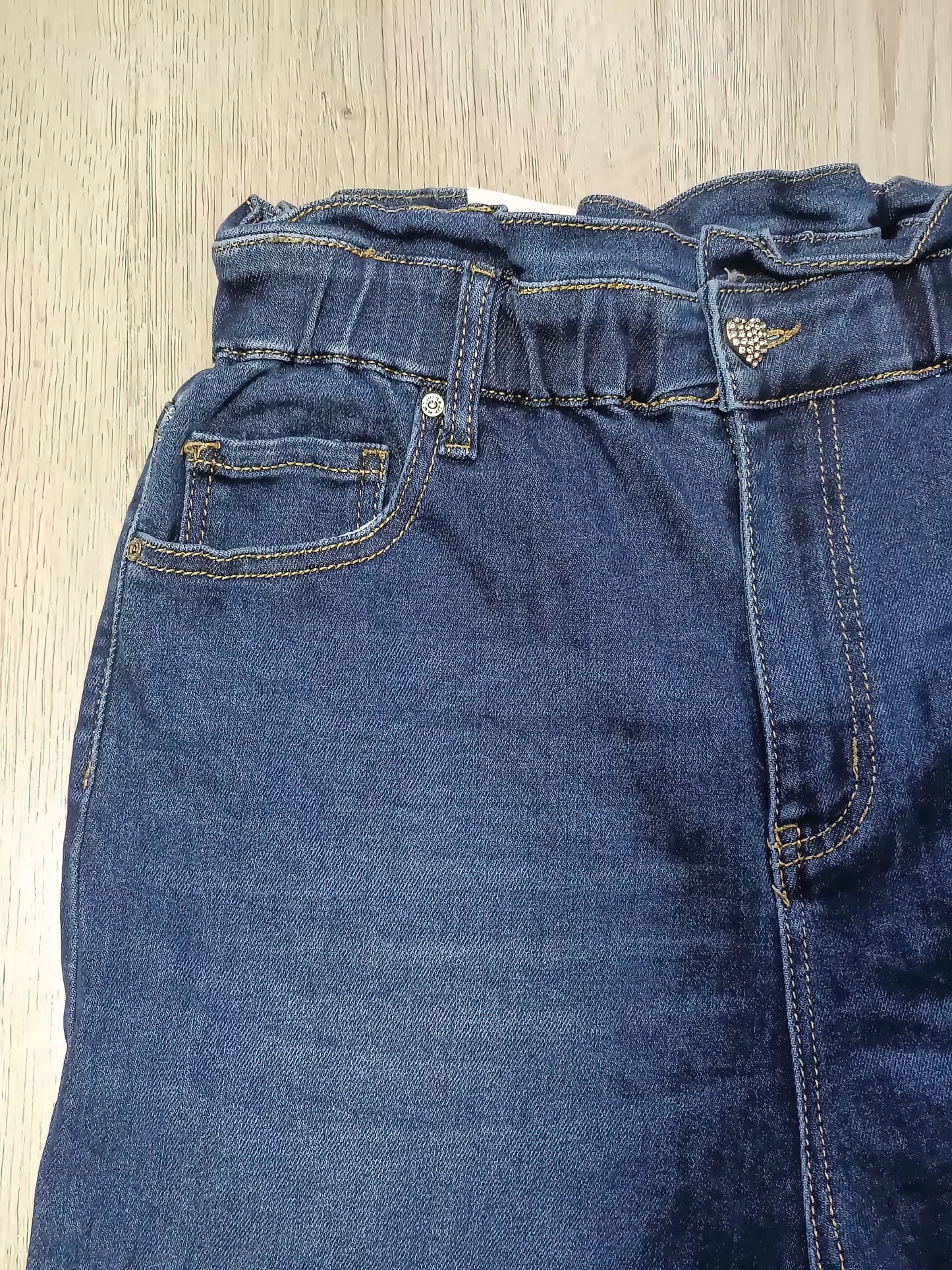 Karostar ultra high waist jeans met rits en hart vormige strass-knoop