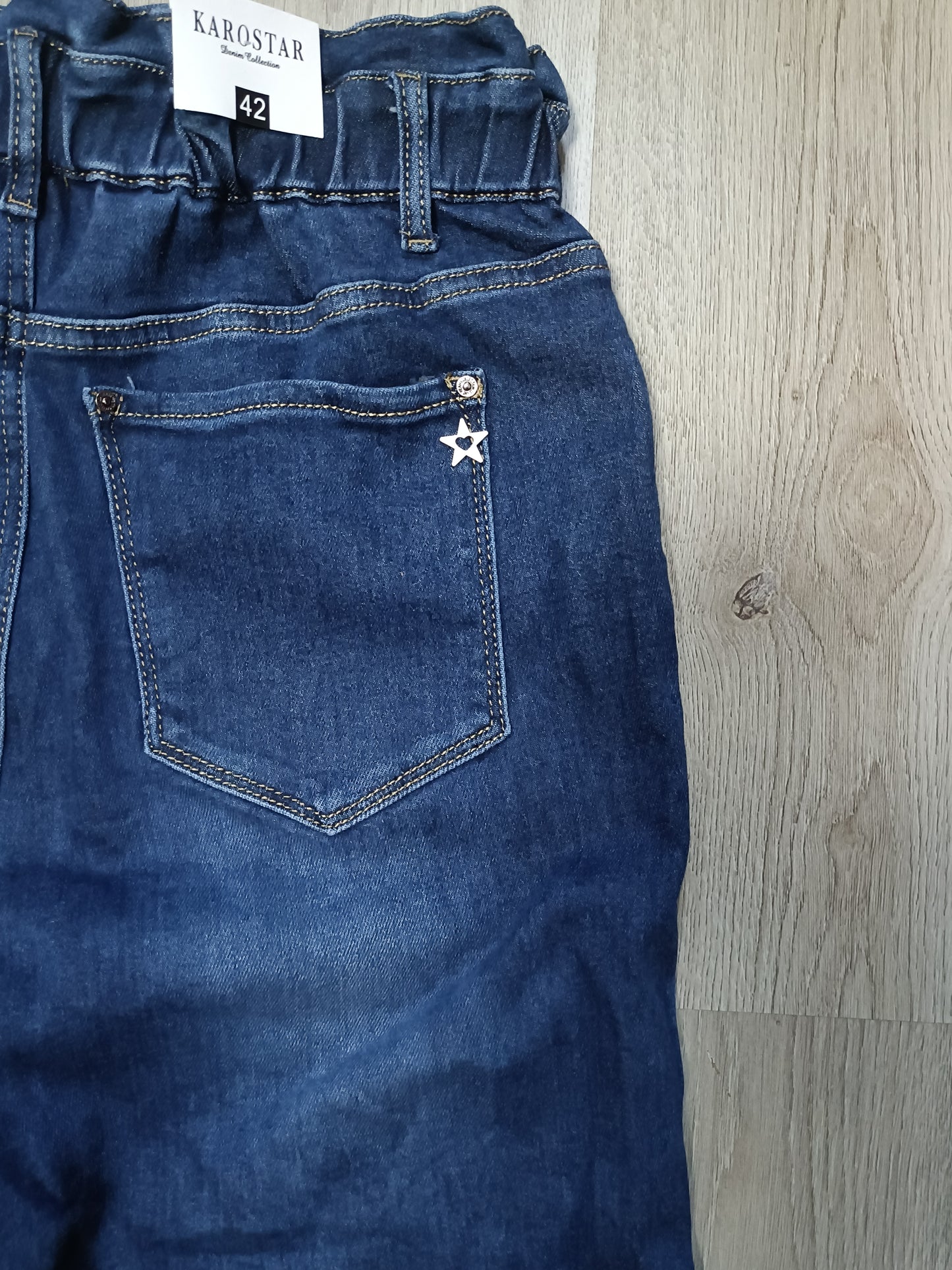 Karostar ultra high waist jeans met rits en hart vormige strass-knoop