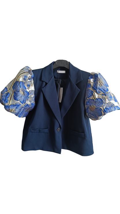 Korte blazer Jaquard mouwen - marineblauw, met blauwe bloemen op de pofmouwen 