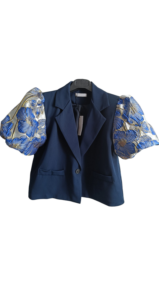 Korte blazer Jaquard mouwen - marineblauw, met blauwe bloemen op de pofmouwen 