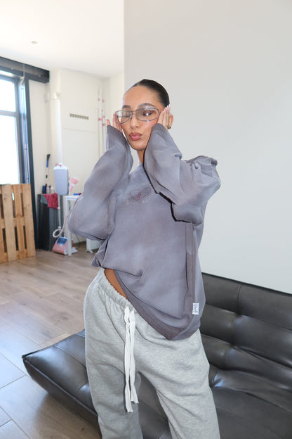 Priority strass shirt: PRIORITY RHINESTONE LONGSLEEVE – Grijs (Washed Grey)