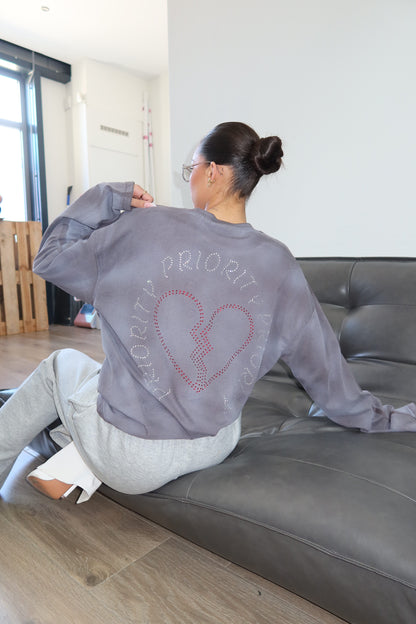 Priority strass shirt: PRIORITY RHINESTONE LONGSLEEVE – Grijs (Washed Grey)