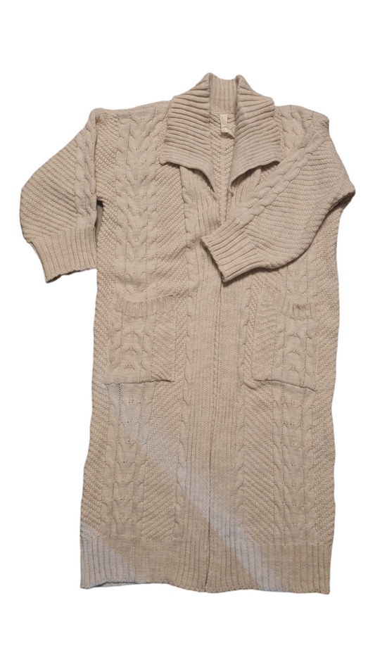 Ziva; Lang Gebreid Kabelvest dames met zakken - Beige.