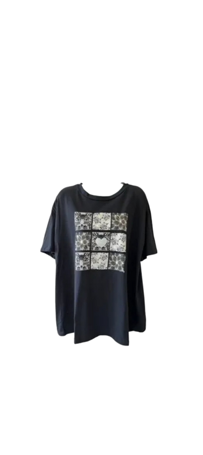 Alice - Zwart plussize dames t-shirt met witte print