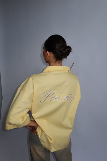 Priority 'P' boyfriend blouse dames - Botergeel | End of Summer collectie