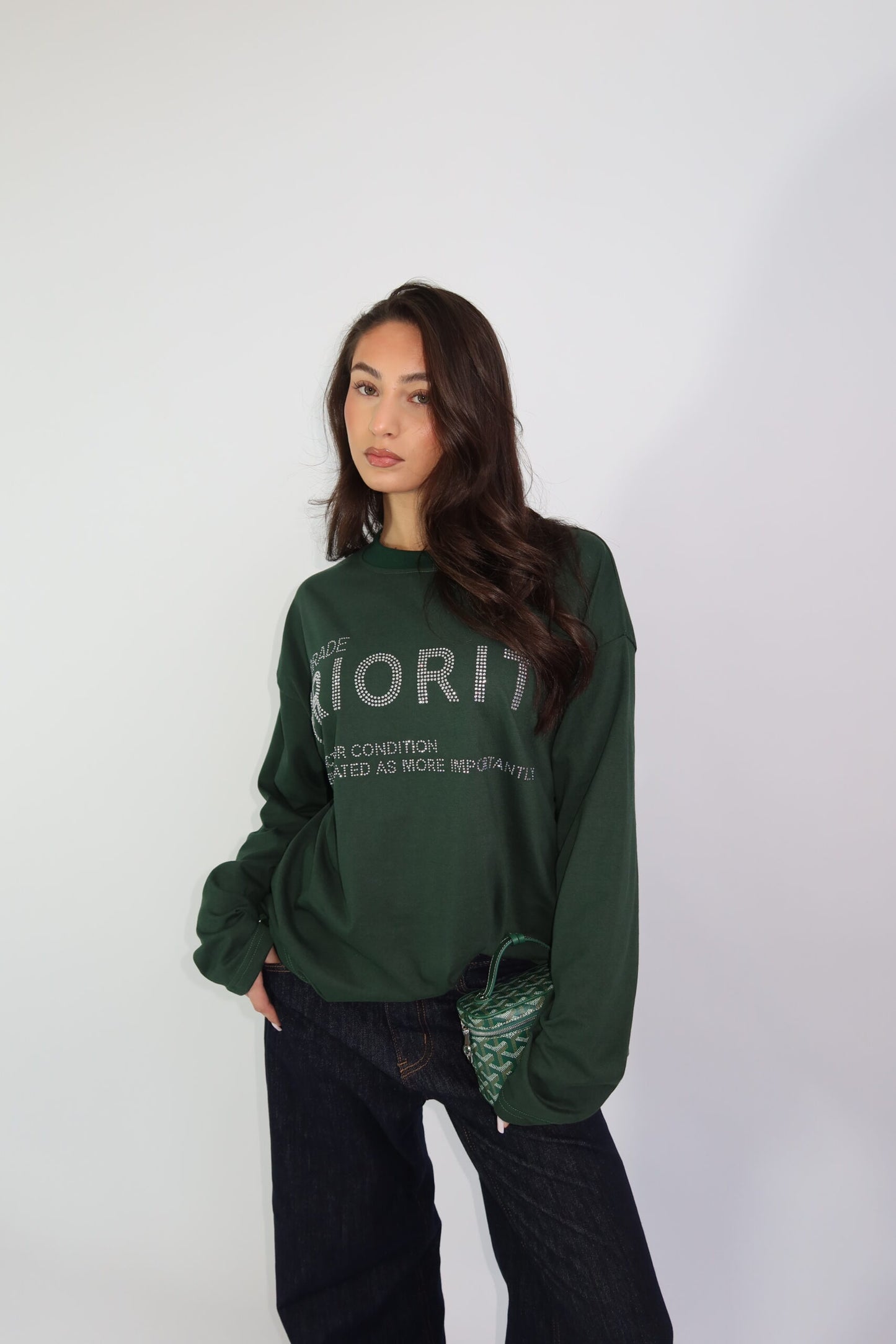 Priority Longsleeve: Priority rhinestone longsleeve 'Priorade' – Groen