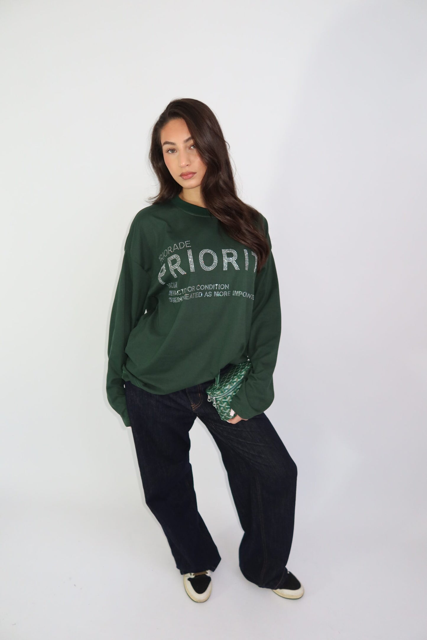 Priority Longsleeve: Priority rhinestone longsleeve 'Priorade' – Groen
