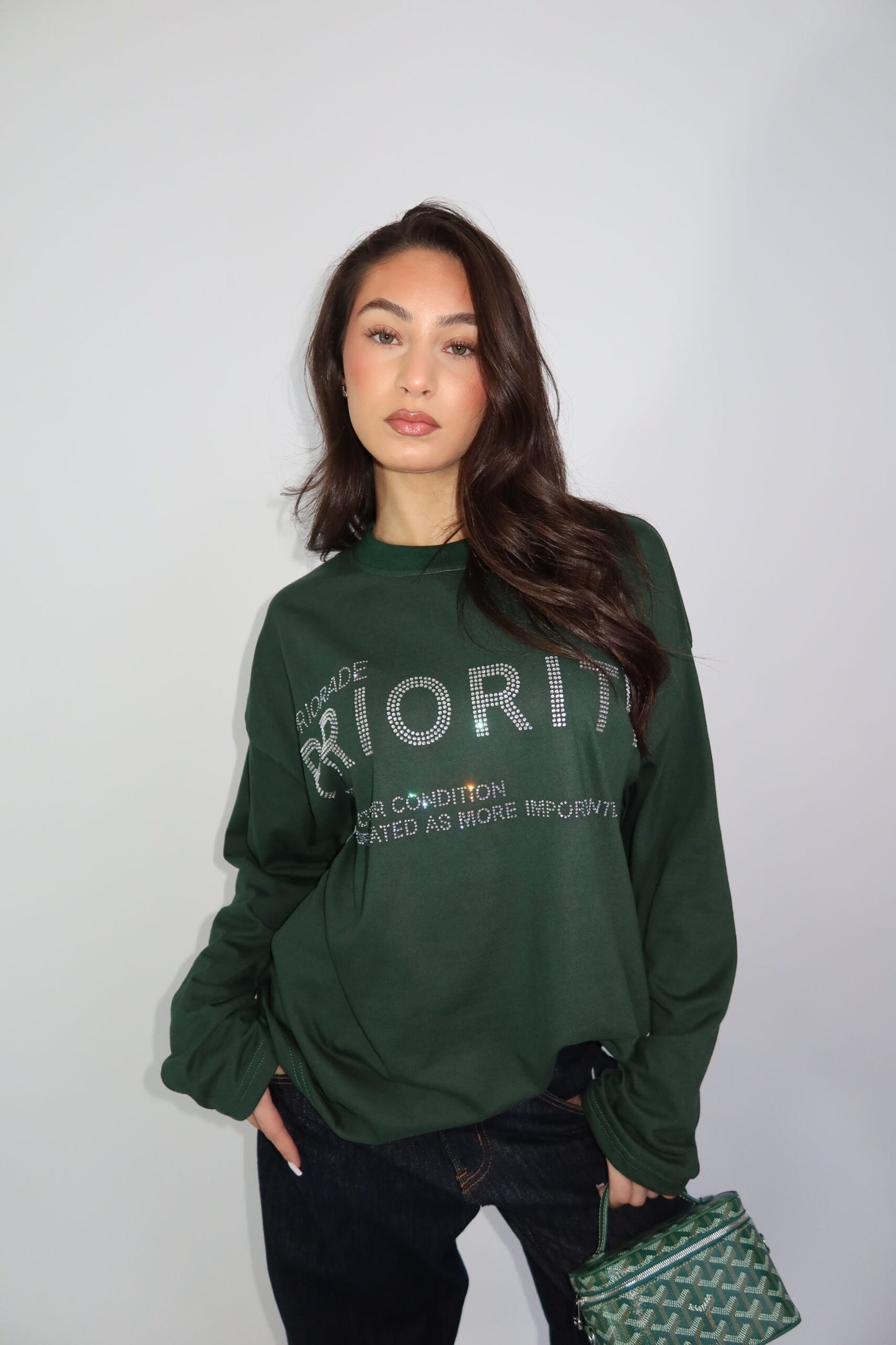 Priority Longsleeve: Priority rhinestone longsleeve 'Priorade' – Groen