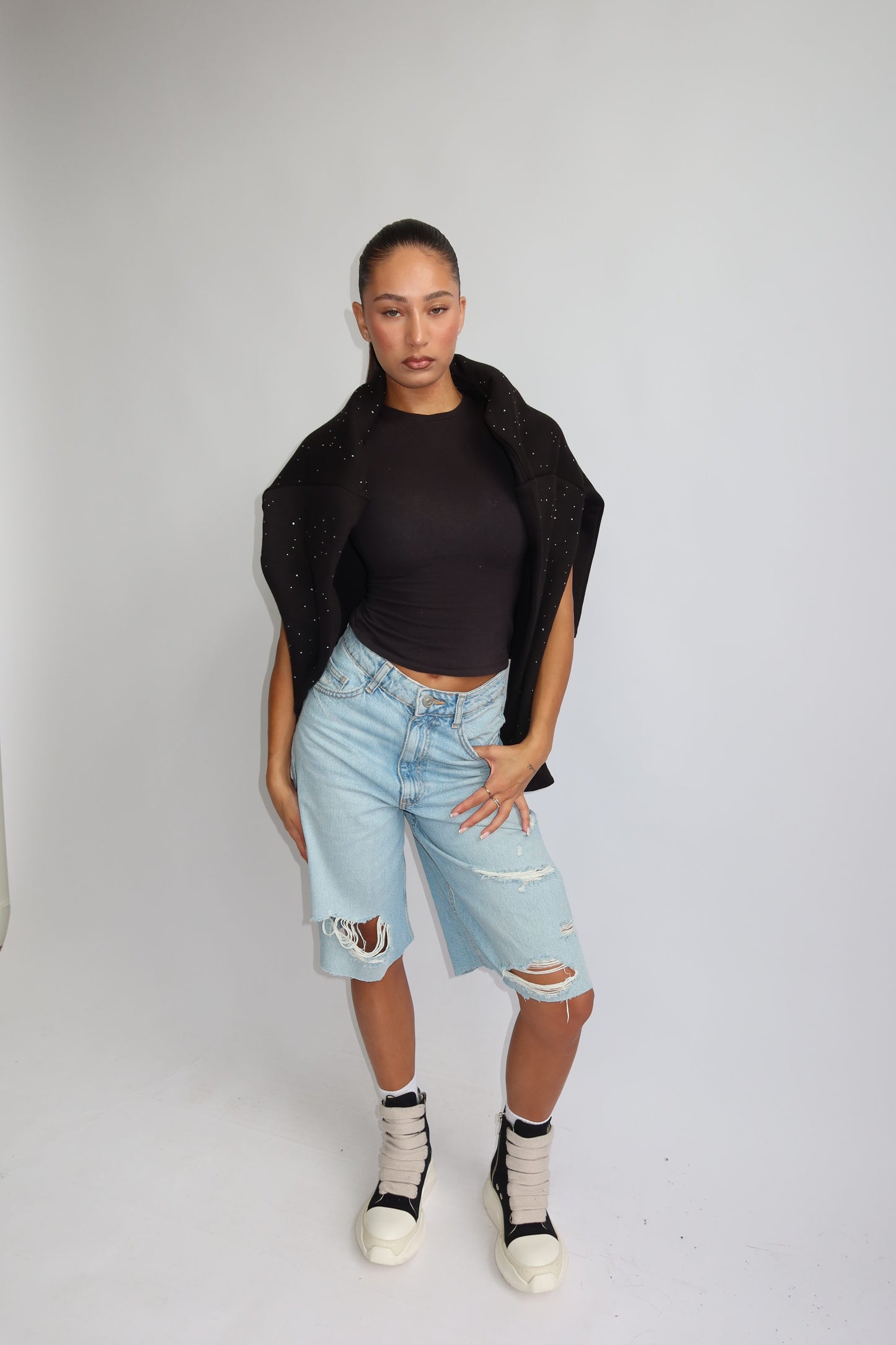 Priority hoodie; Priority Rhinestone hoodie - Zwart