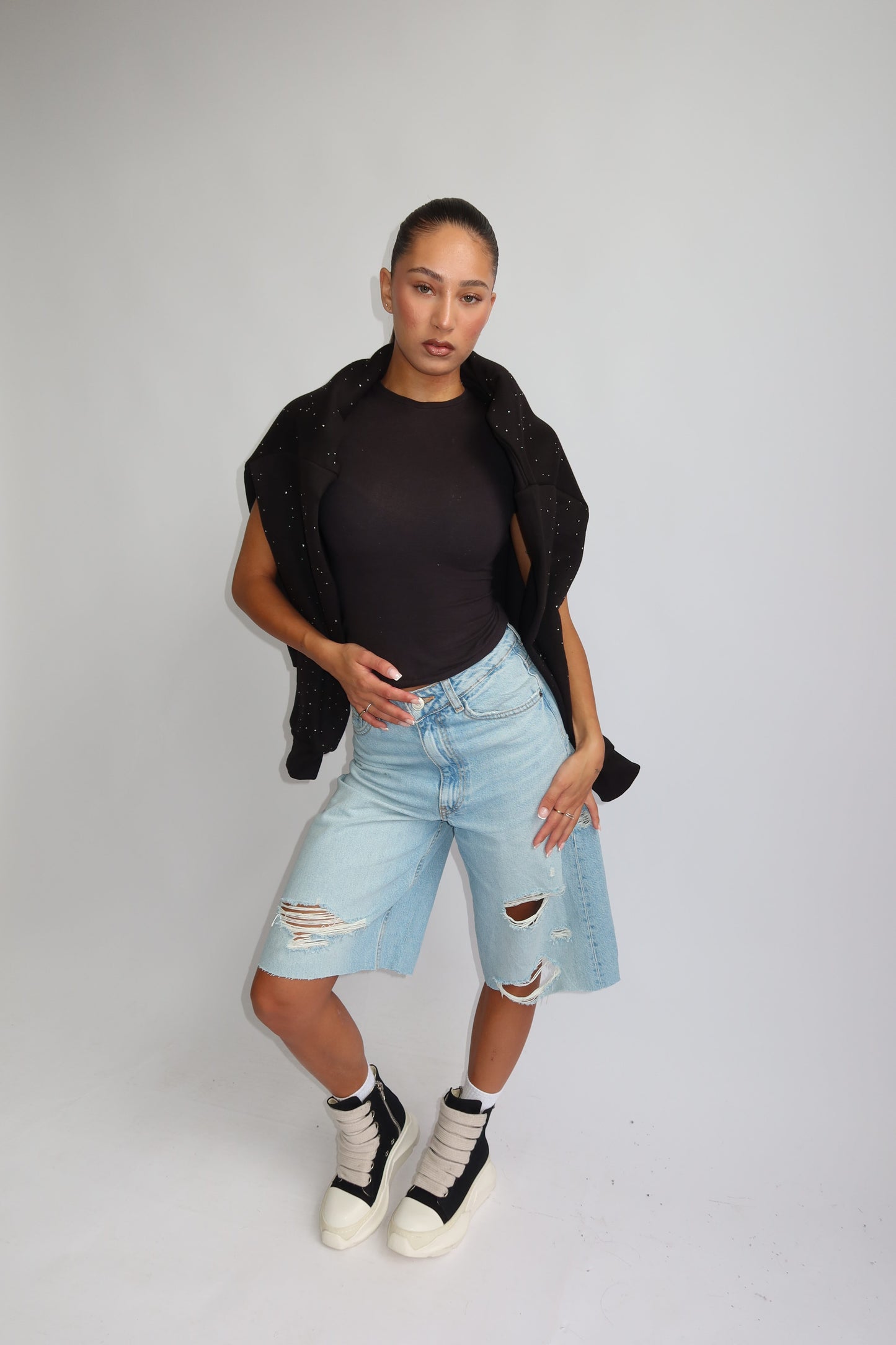 Priority hoodie; Priority Rhinestone hoodie - Zwart