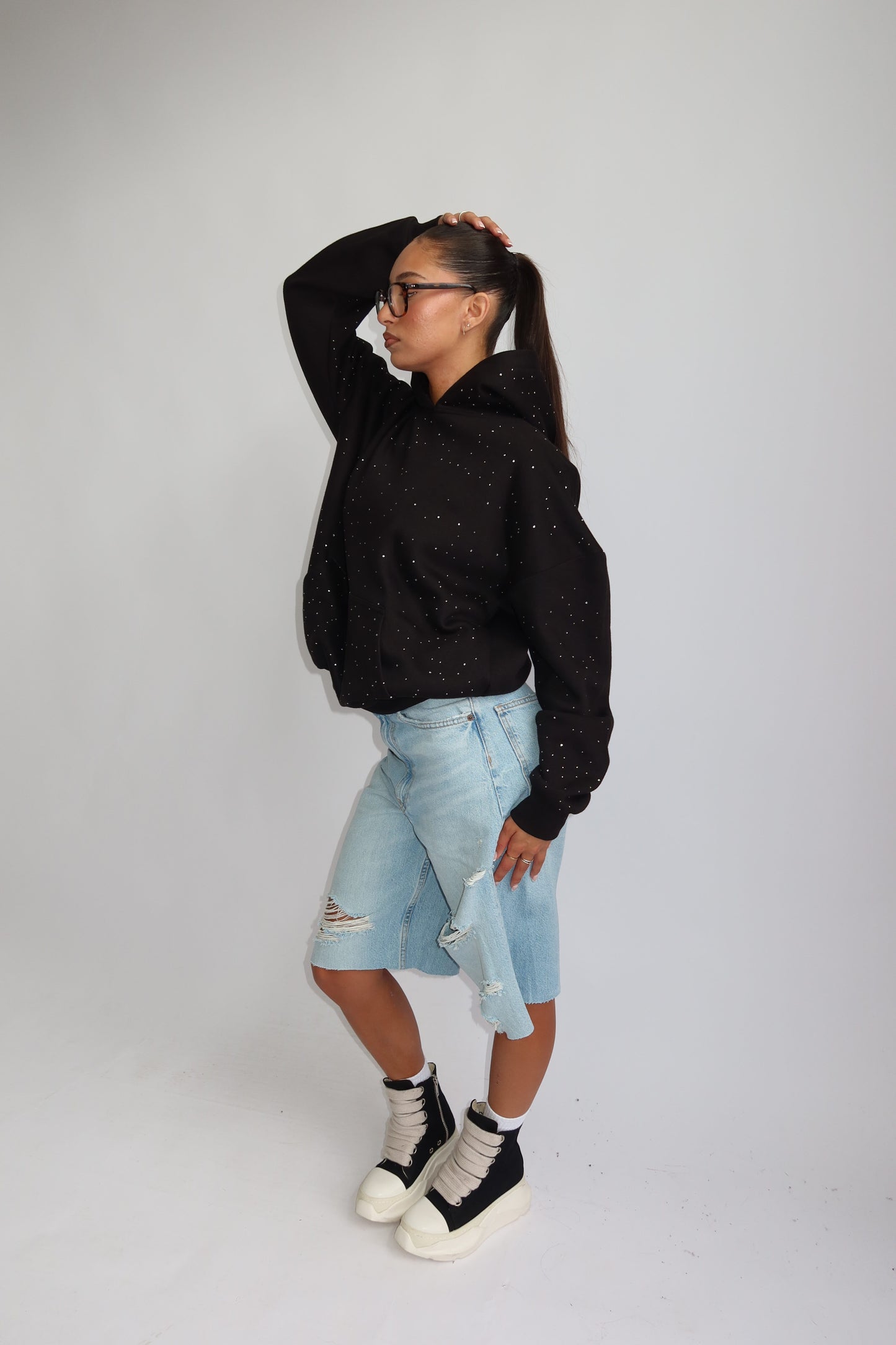 Priority hoodie; Priority Rhinestone hoodie - Zwart