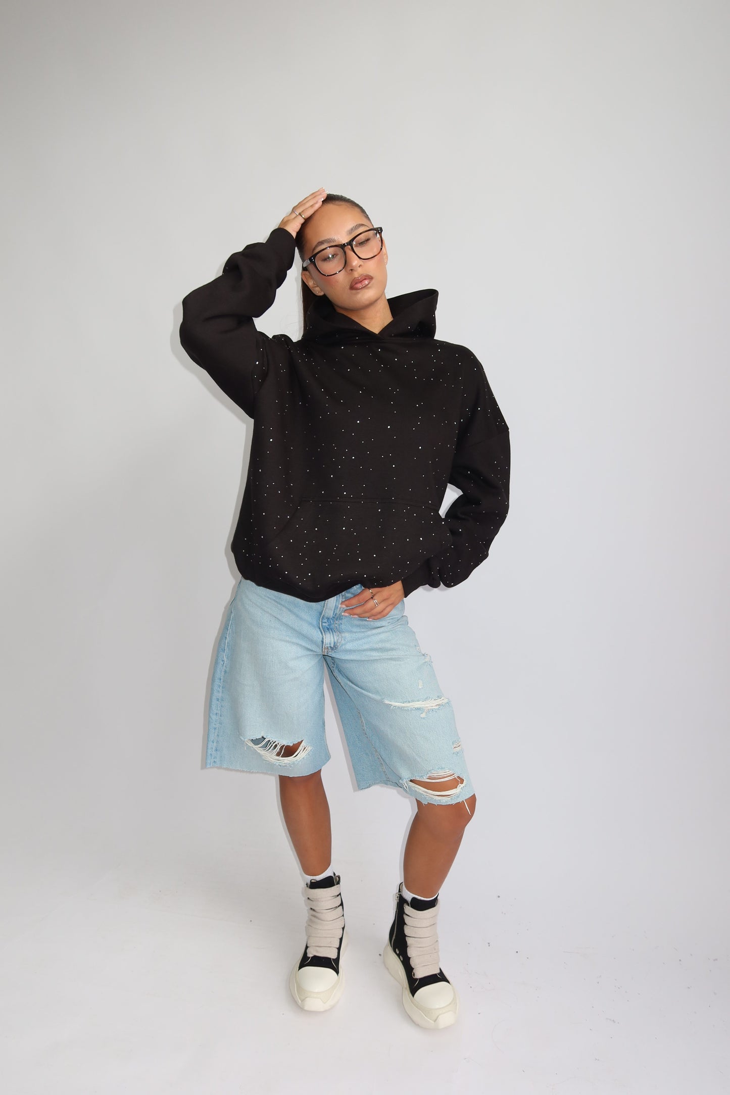 Priority hoodie; Priority Rhinestone hoodie - Zwart