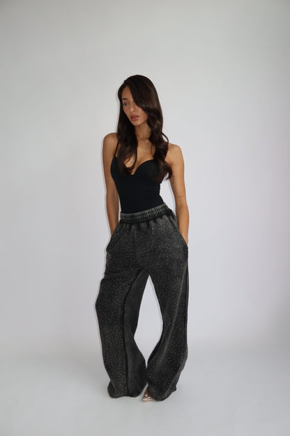 Priority strass jogger; Priority Rhinestone jogger Limited Edition - Zwart (Washed Black)