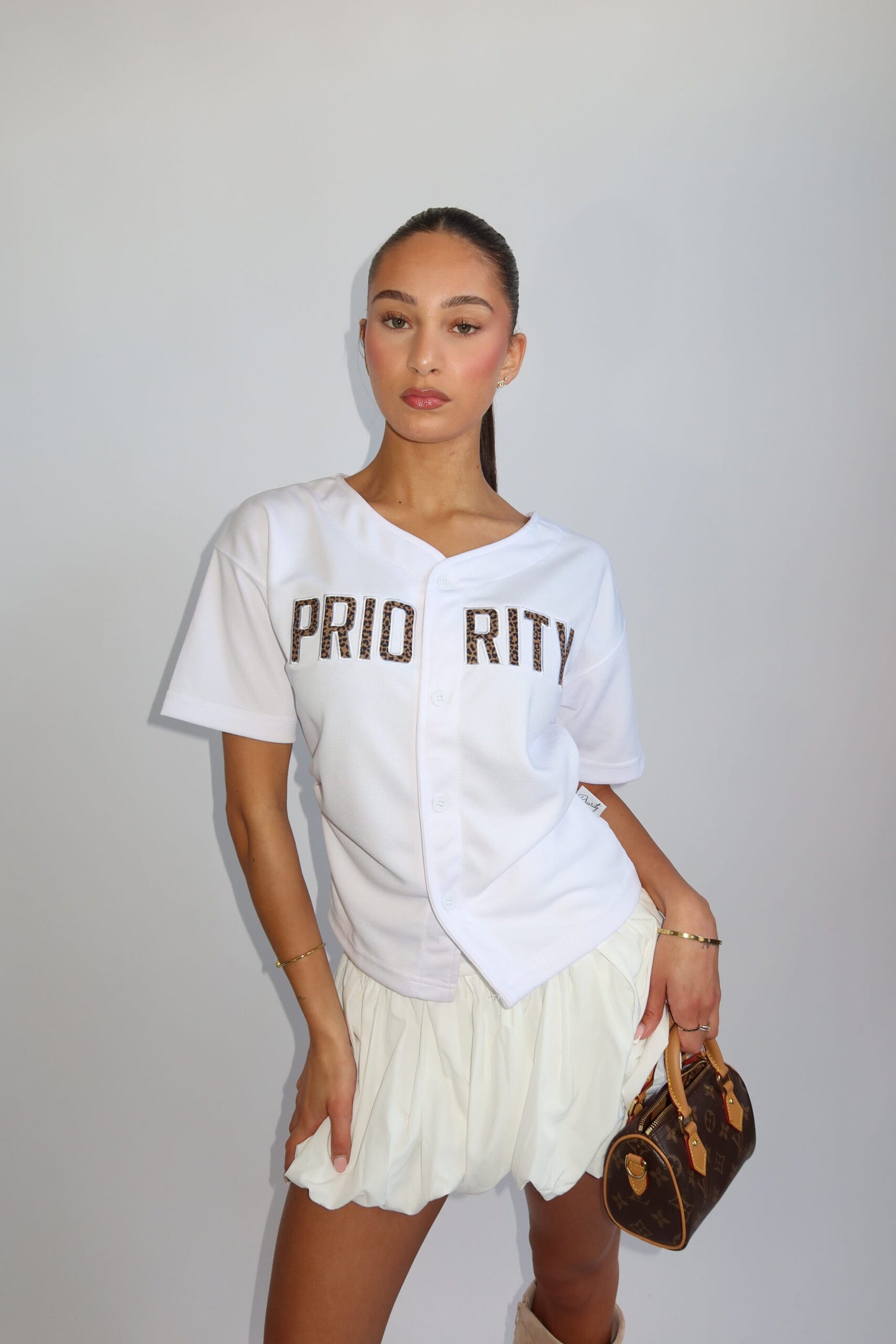 Priority t-shirt dames; Baseball buttoned jersey with Leopard patches - White/ Wit | Tee Time collectie