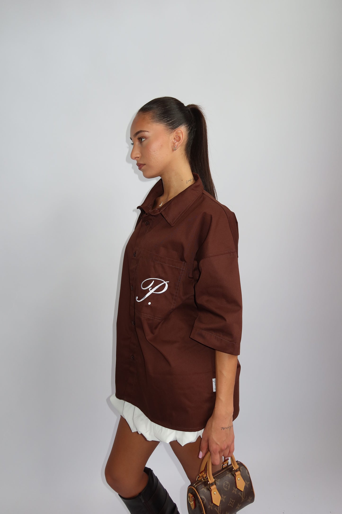 Priority 'P' boyfriend blouse dames - Donkerbruin | End of Summer collectie