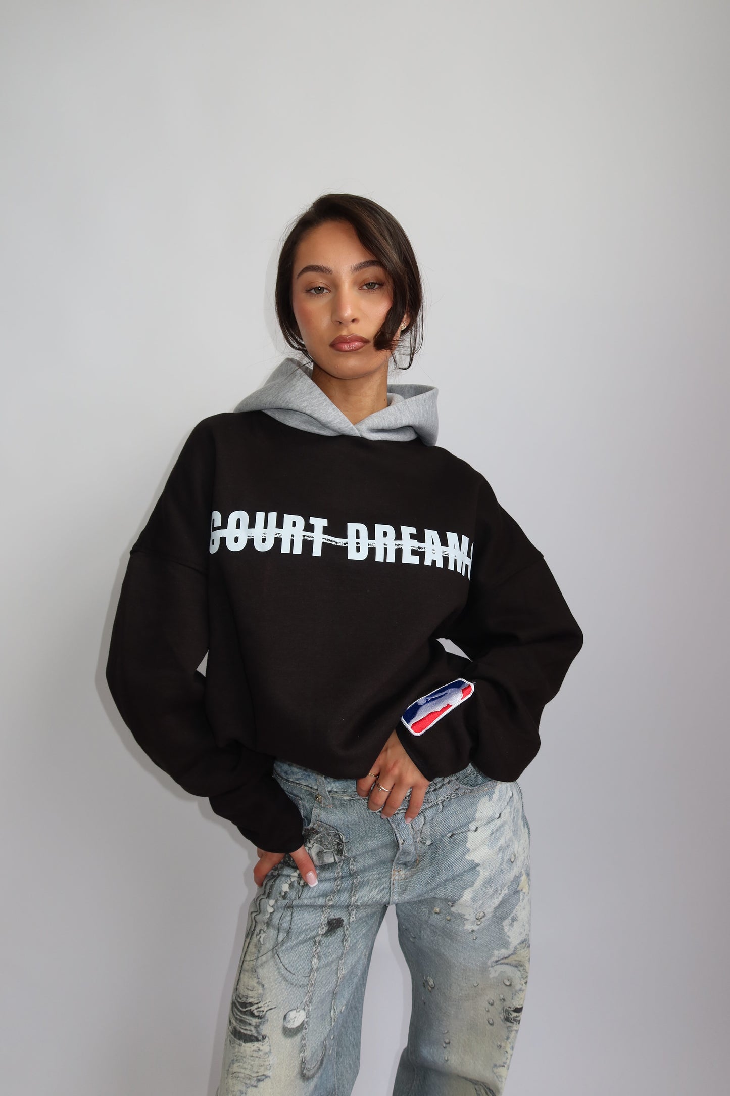 Priority hoodie; Priority Court Dreams hoodie AW25 - Zwart