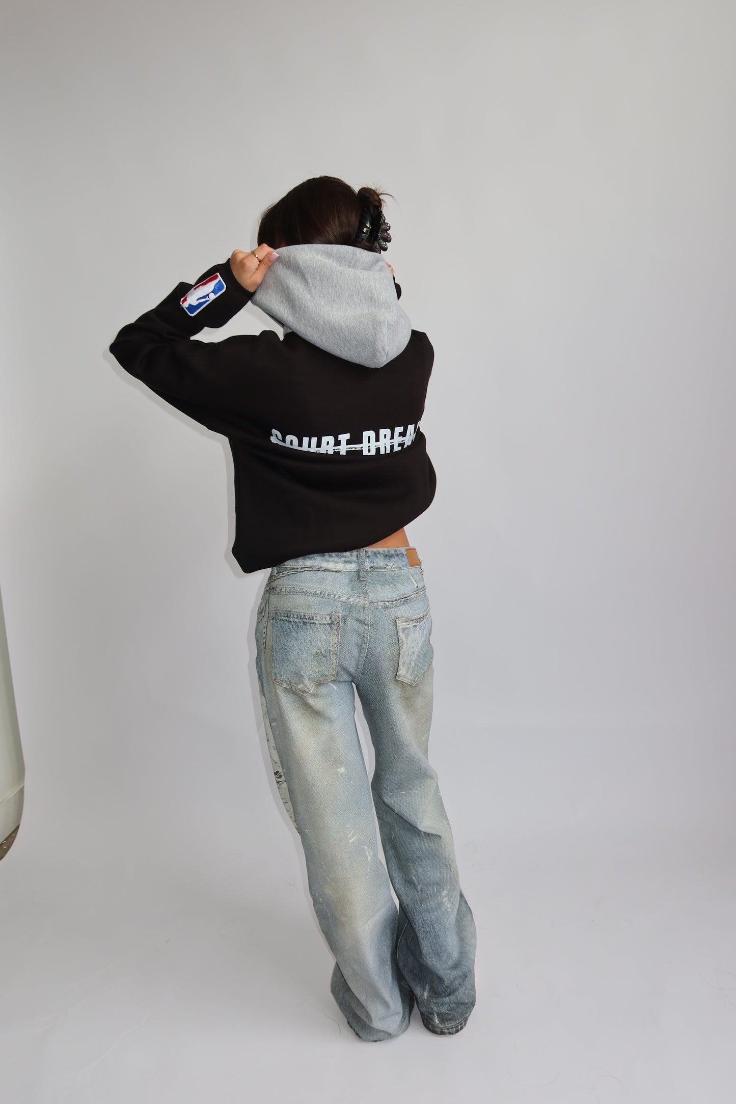 Priority hoodie; Priority Court Dreams hoodie AW25 - Zwart