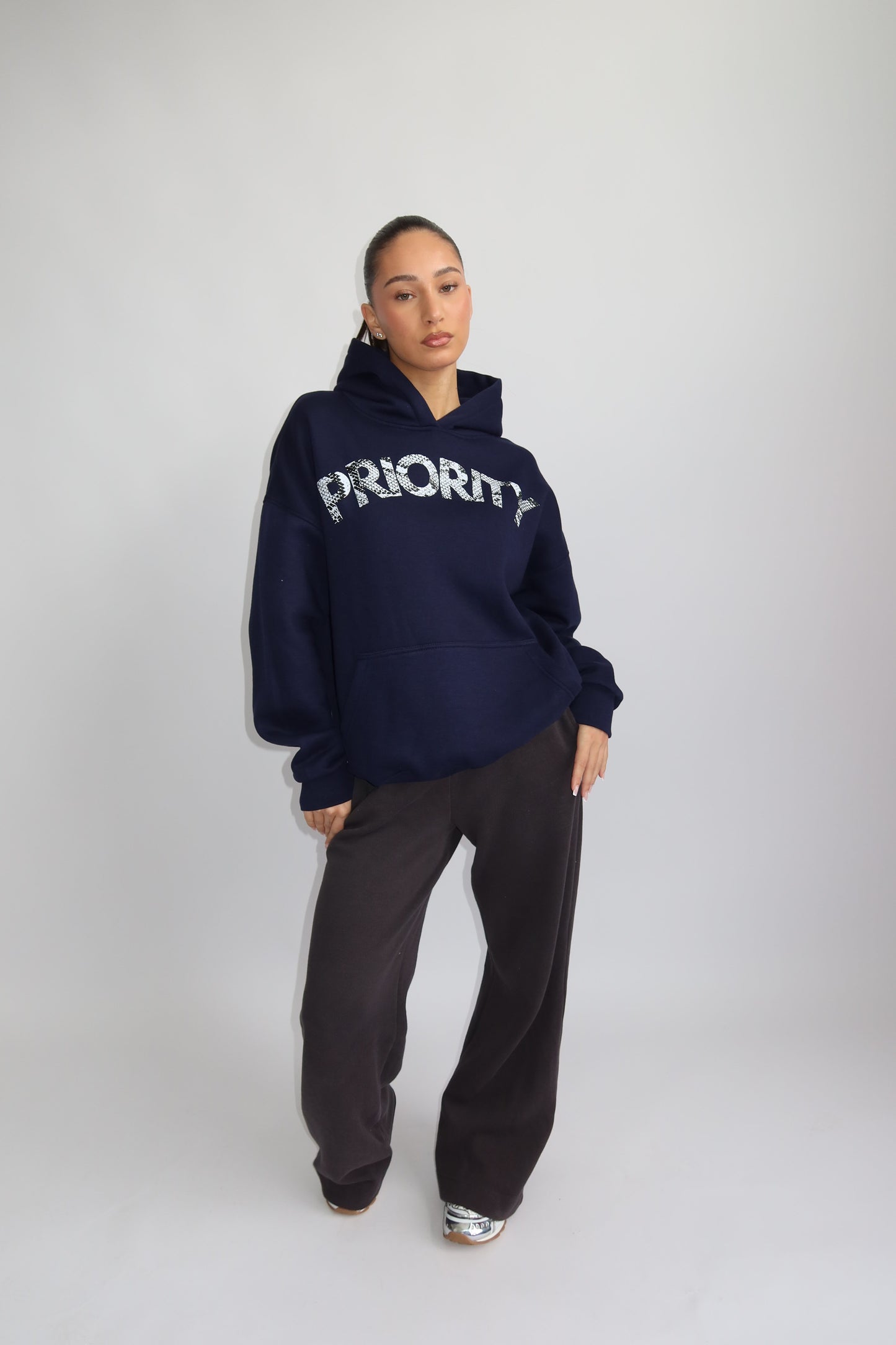 Priority hoodie; Priority Snakeprint hoodie AW25 - Marine Blue (Marineblauw/ Navy)