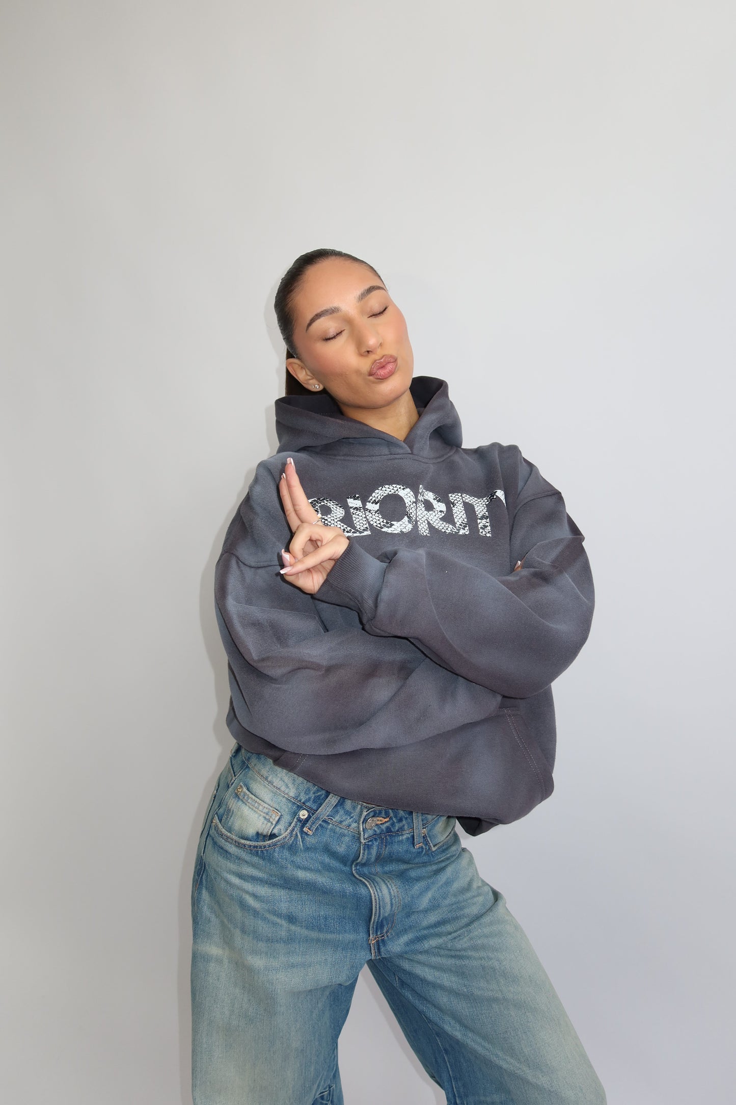 Priority hoodie; Priority Snakeprint hoodie AW25 - Denim Grey (Washed Grijs)
