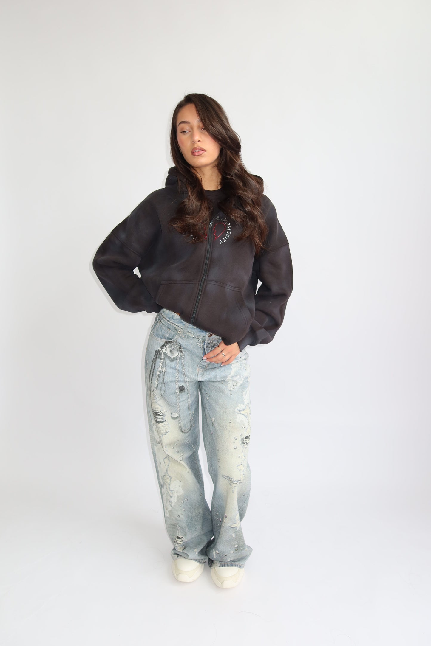 Priority hoodie; Priority Rhinestone zip-up vest AW25 - Zwart (Washed Black)