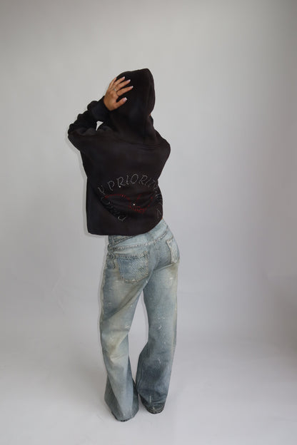 Priority hoodie; Priority Rhinestone zip-up vest AW25 - Zwart (Washed Black)