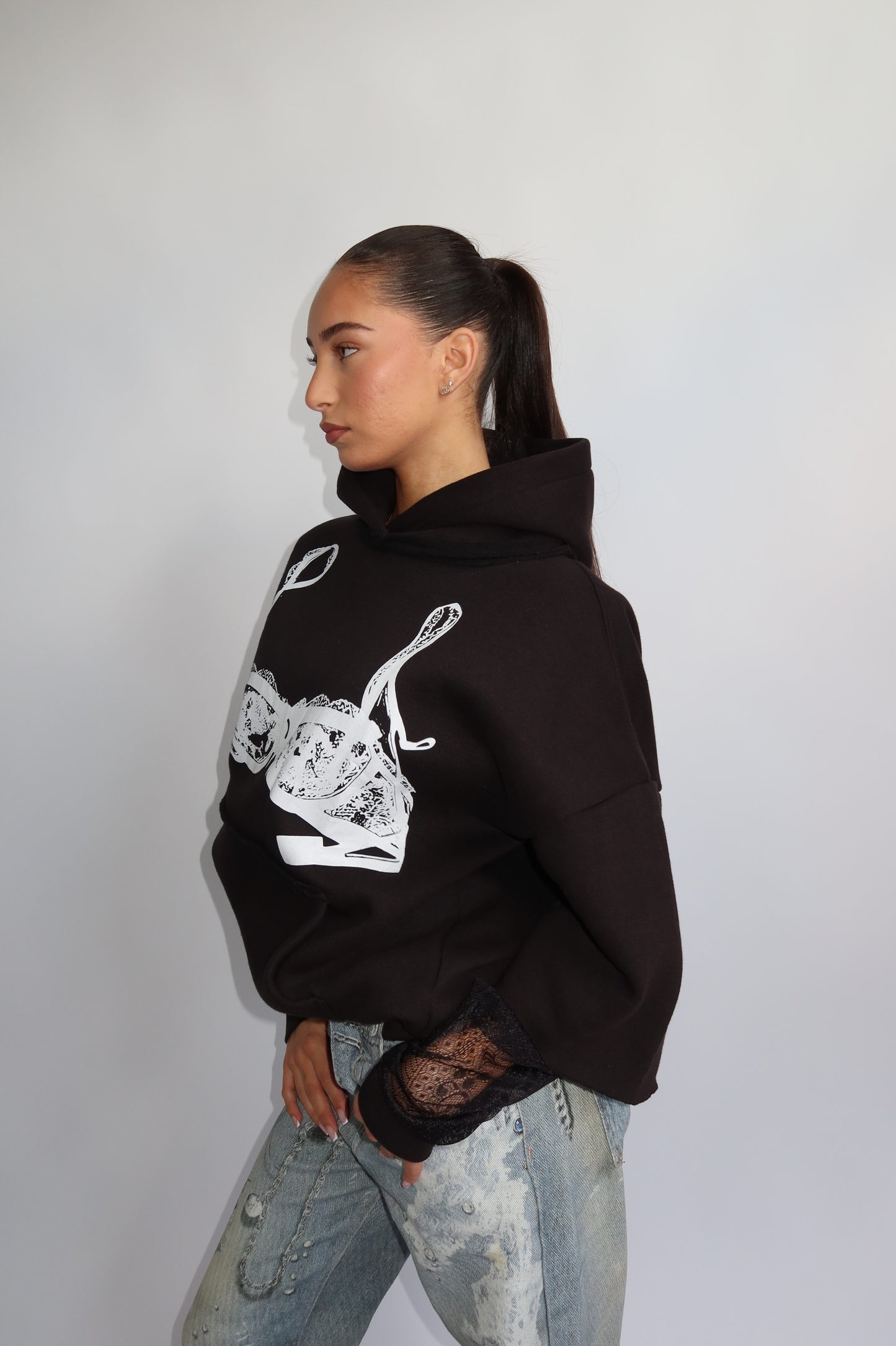 Priority hoodie; Priority Spice Lace hoodie - Zwart