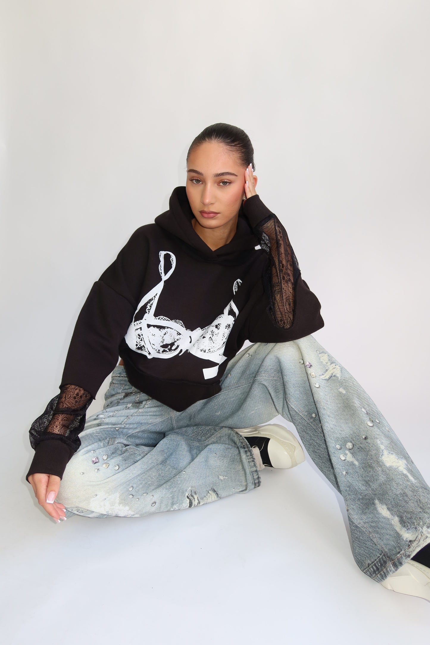 Priority hoodie; Priority Spice Lace hoodie - Zwart