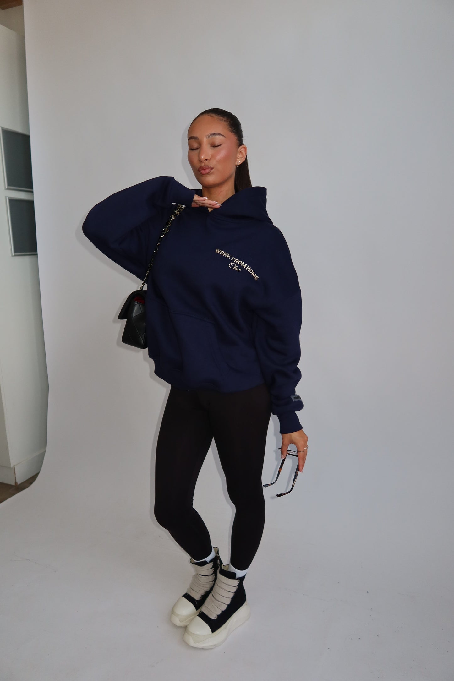 Priority hoodie; Work from Home club essential hoodie AW25 - Donkerblauw (Navy)