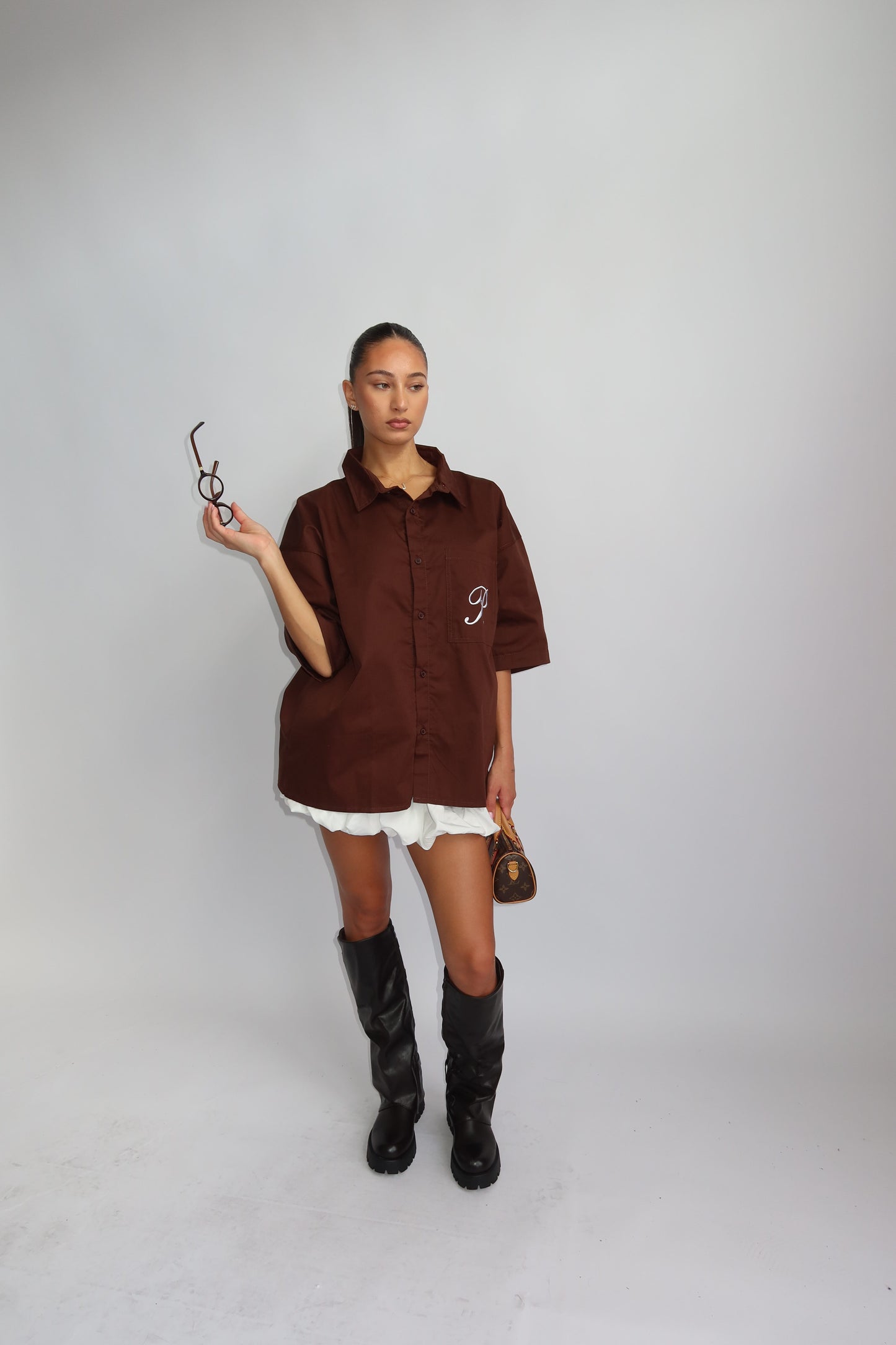 Priority 'P' boyfriend blouse dames - Donkerbruin | End of Summer collectie