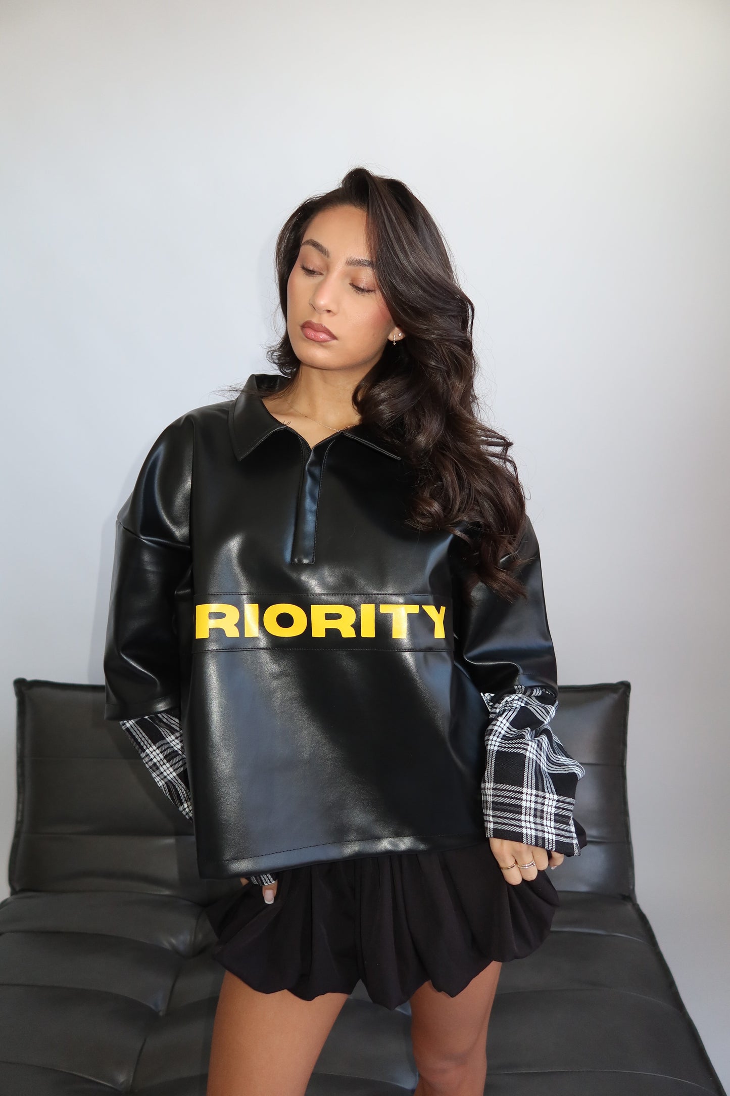 Priority Longsleeve; Priority leather shirt with checked sleeves - Zwart