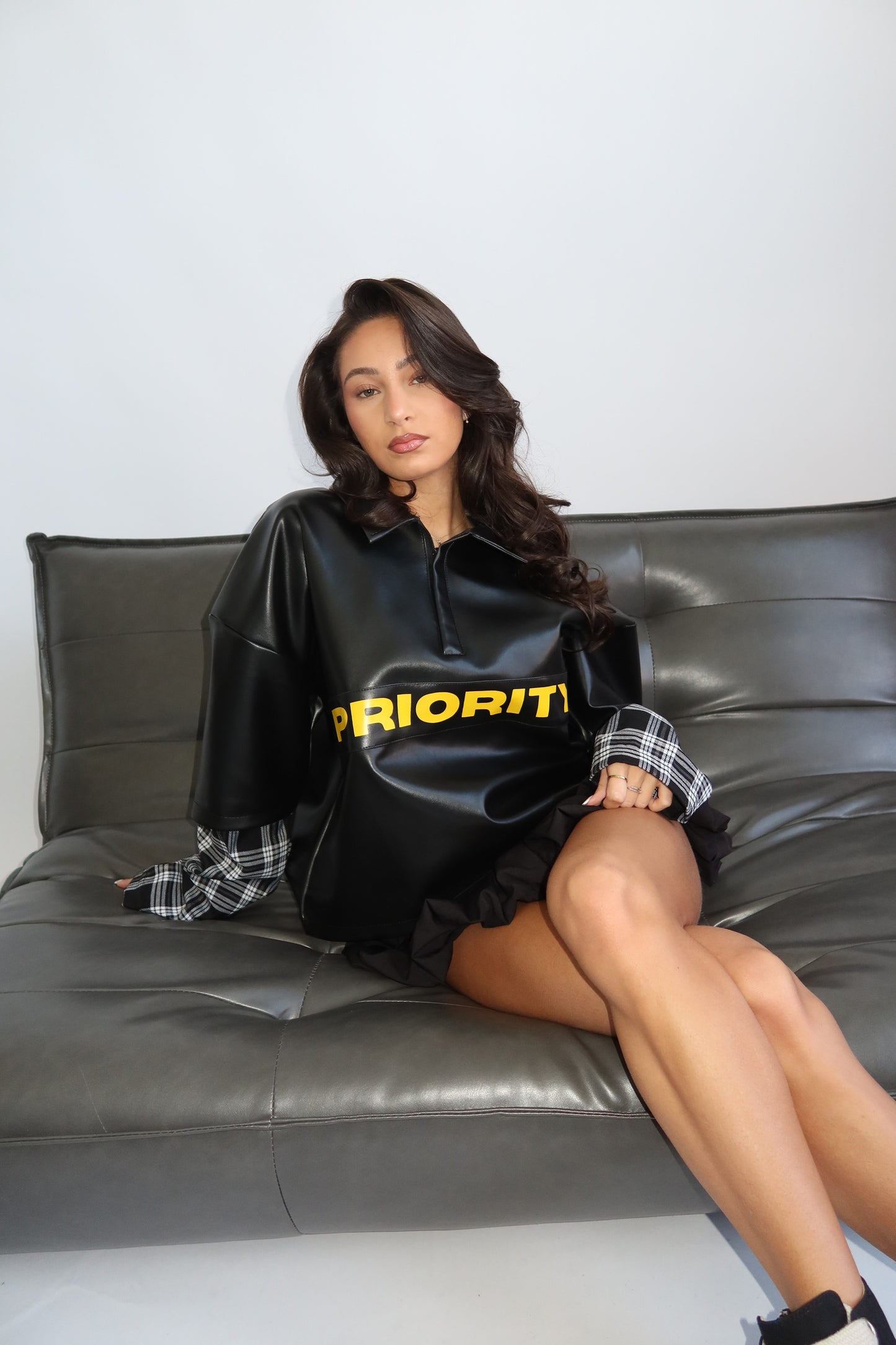 Priority Longsleeve; Priority leather shirt with checked sleeves - Zwart