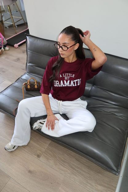 Priority: Ann-Fleur A Little bit Dramatic tee/t-shirt - Bordeaux rood/ Burgundy