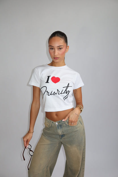 Priority t-shirt dames; I Love Priority Top - White/ Wit | Tee Time collectie