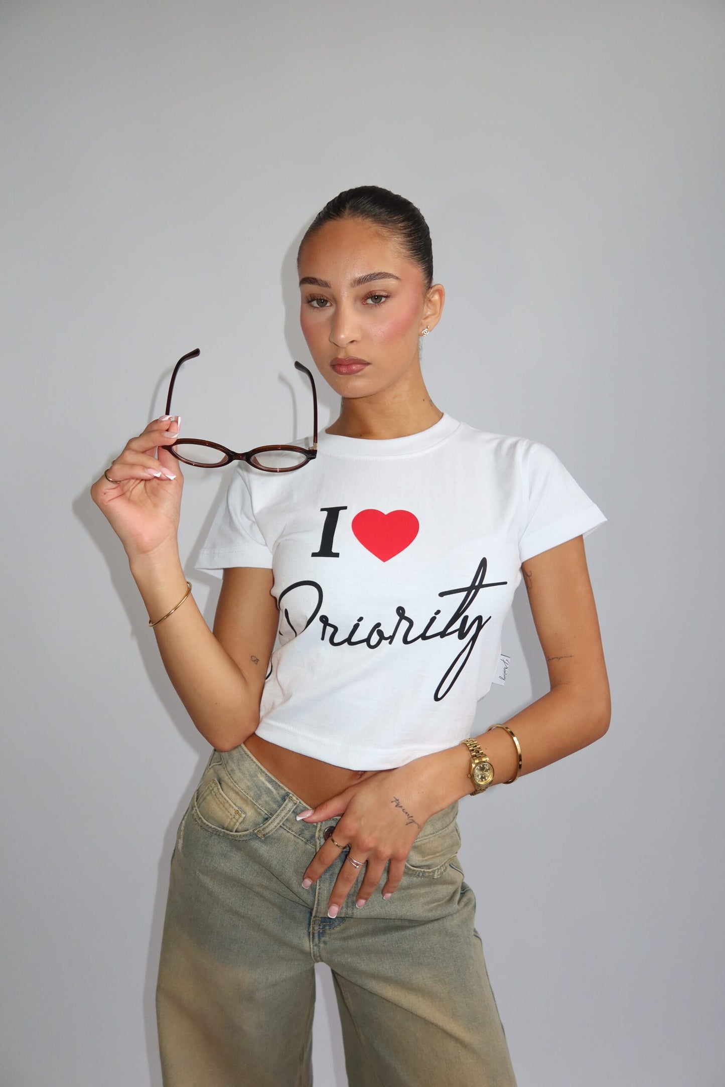 Priority t-shirt dames; I Love Priority Top - White/ Wit | Tee Time collectie