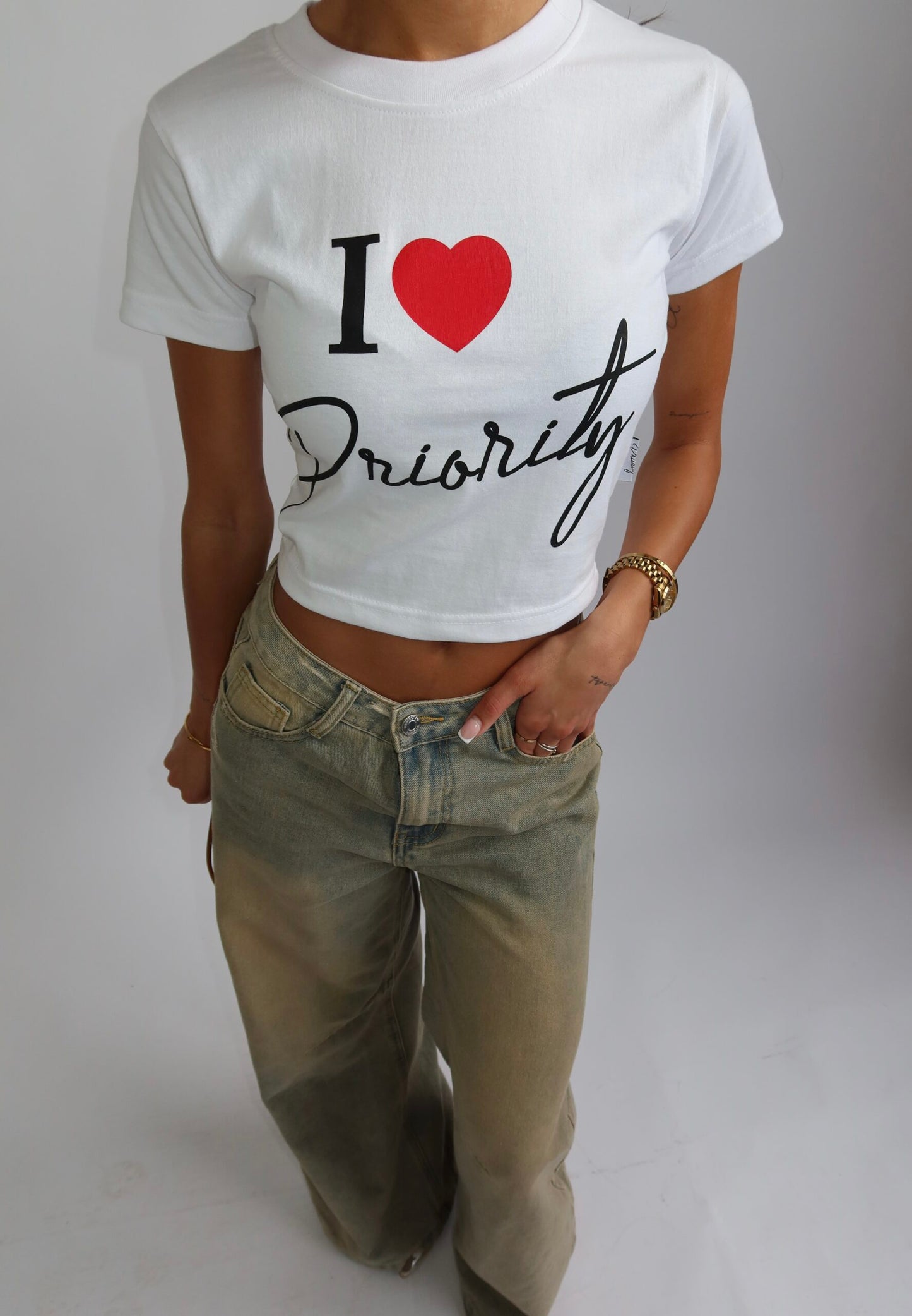 Priority t-shirt dames; I Love Priority Top - White/ Wit | Tee Time collectie