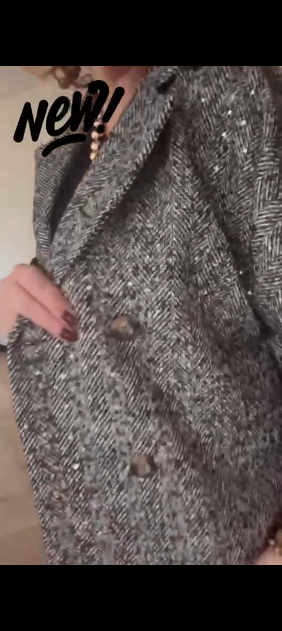 Korte tussenjas dames/ mouwloos vest met kleurloze lovertjes en visgraat patroon - Zwart | Fall4me collectie 2.0