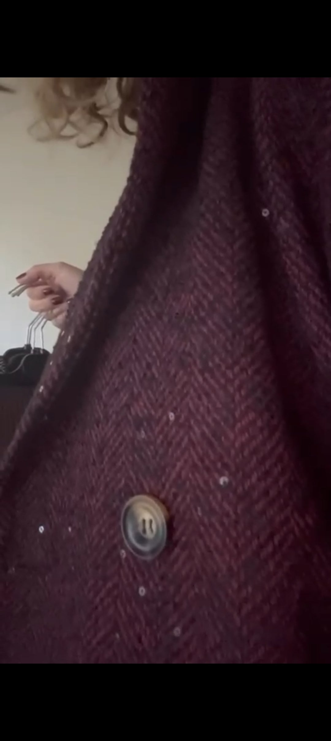 Korte tussenjas dames/ mouwloos vest met kleurloze lovertjes en visgraat patroon - Bordeaux | Fall4me collectie 2.0