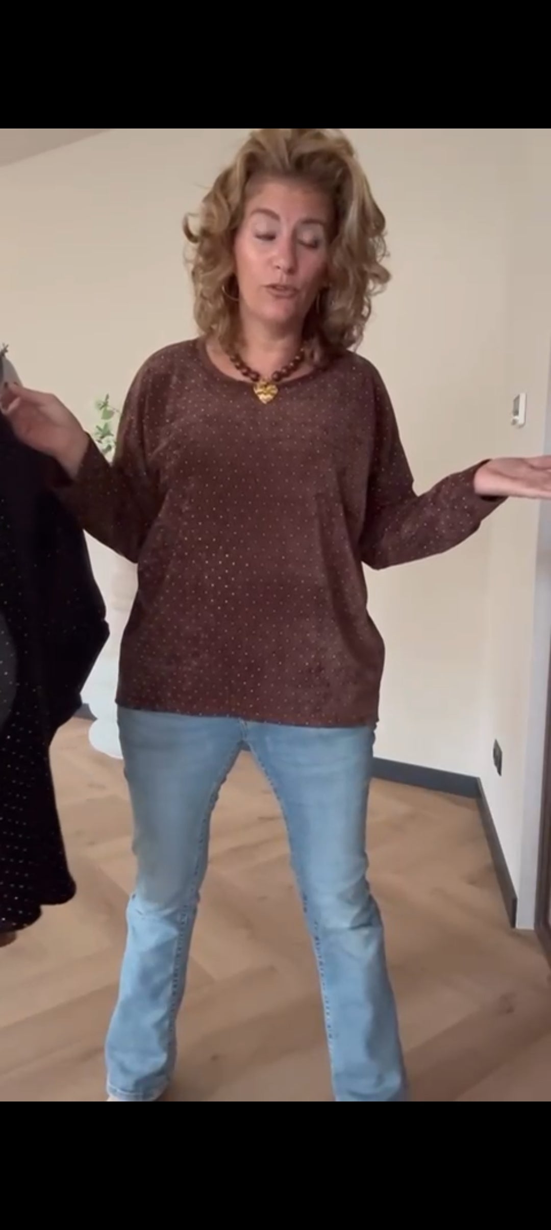 Velours dames top met strass - Bruin | Fall4me collectie 2.0