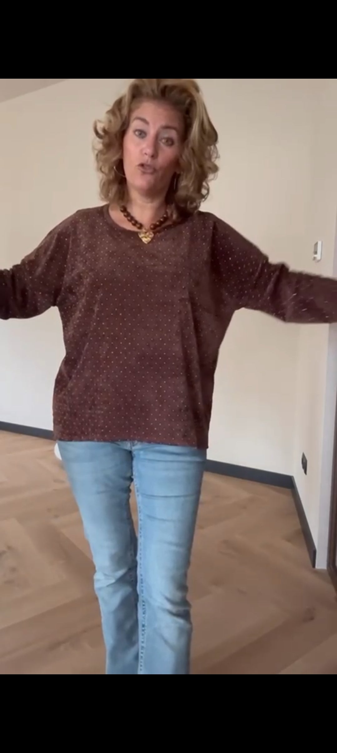 Velours dames top met strass - Bruin | Fall4me collectie 2.0