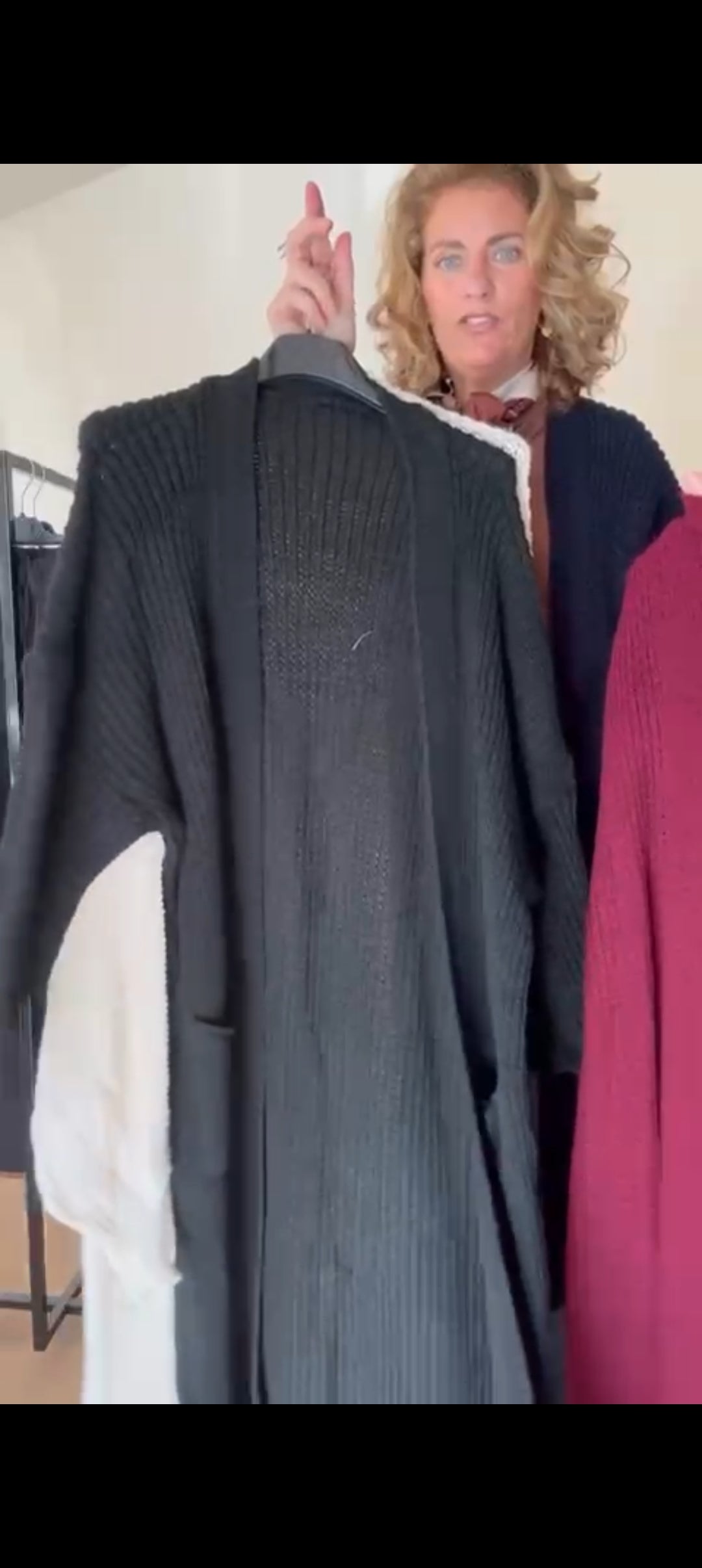 Lang gebreid vest dames met zakken; Lyna - Zwart | Fall4me collectie 2.0