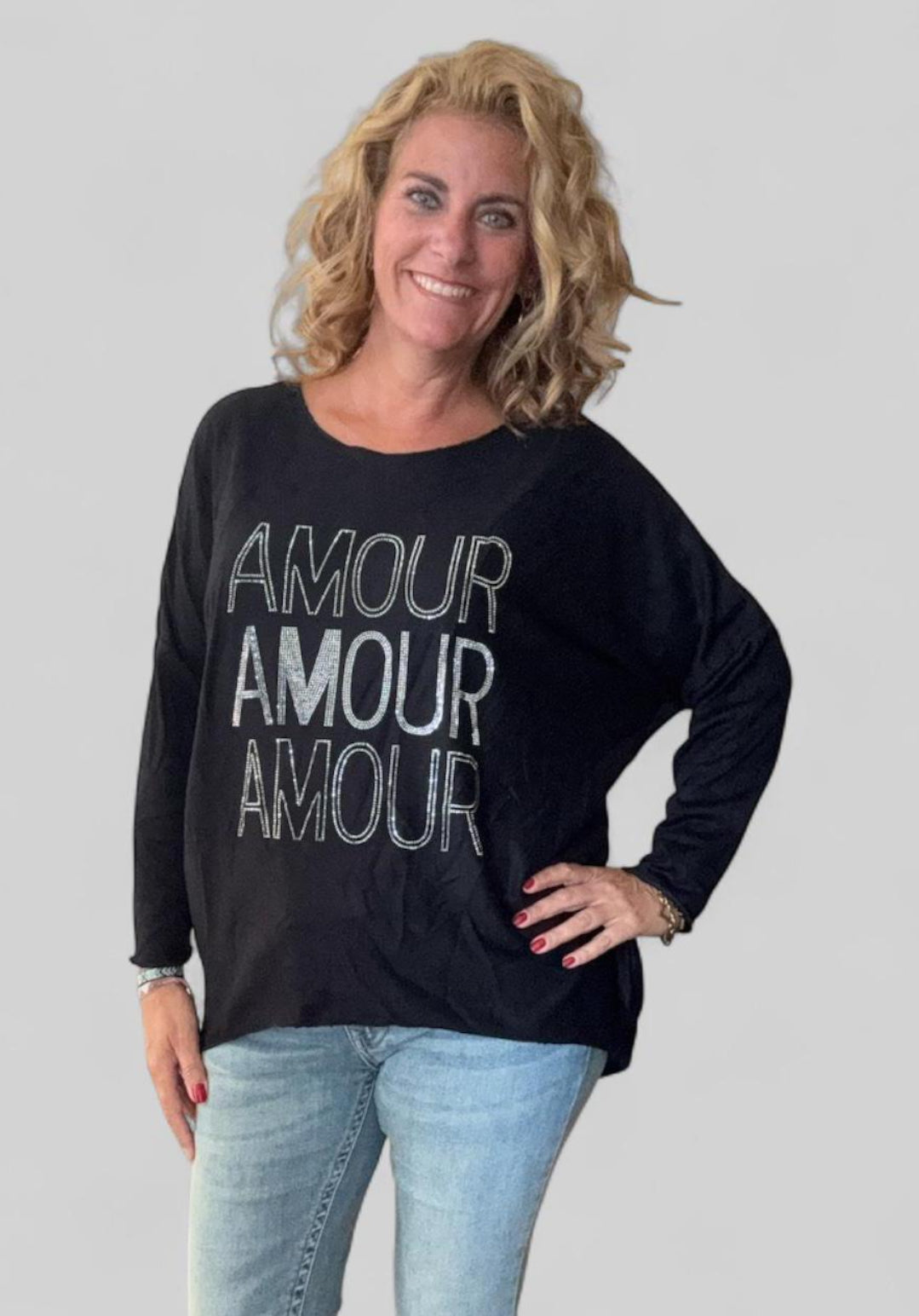Dames top met strass tekst; 'Amour' - Zwart | Fall4me collectie 2.0