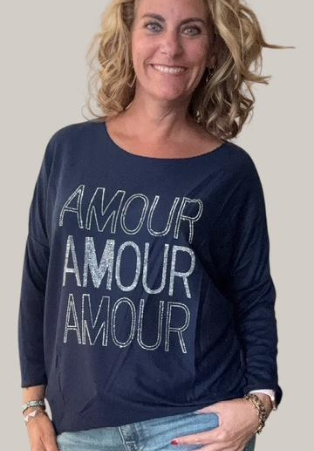 Dames top met strass tekst; 'Amour' - Navy | Fall4me collectie 2.0