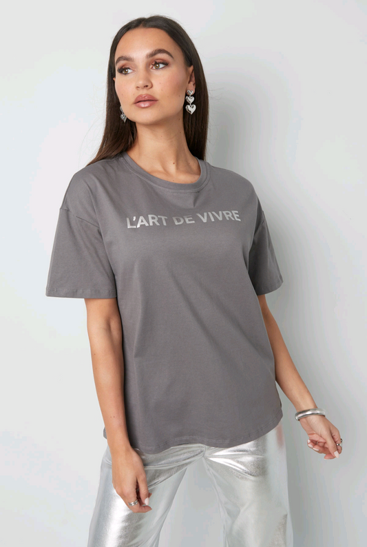 Gimme t-shirt dames met tekst; L'art de vivre - Grijs / Zilver| Tee Time collectie