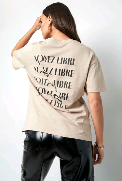 Gimme t-shirt dames met tekst; Soyez Libre - Beige | Tee Time collectie