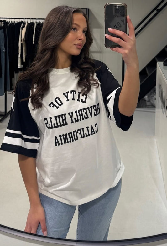 Dames t-shirt met zwarte opdruk; 'Beverly Hills California' - Wit/ Zwart | Tee Time collectie
