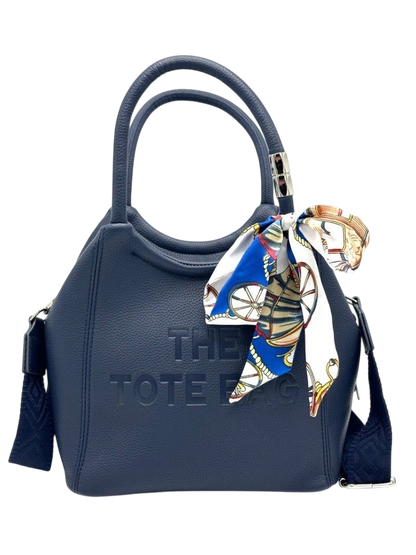 "The Tote Bag" dupes - marineblauwe shopper met sjaaltje en lang hengsel.