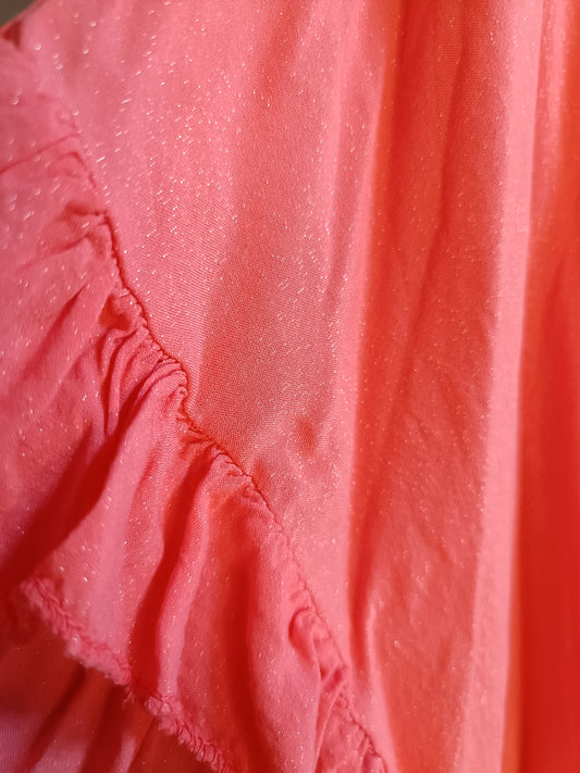 Viscose top grote maat met subtiel glinsterend lurexdetail - koraal kleur