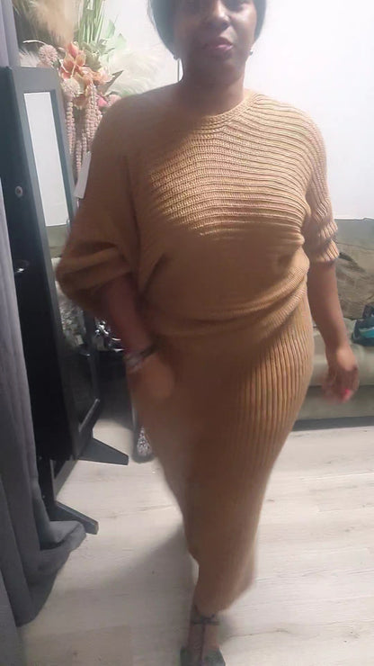 Set Christa - Camel Gebreid Setje van Vleermuis Trui en Gebreide Rok.