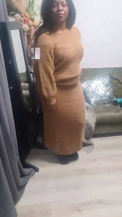 Set Christa - Camel Gebreid Setje van Vleermuis Trui en Gebreide Rok.